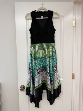 Signature by Sangria Black & Green Patterned Handkerchief Hem Dress